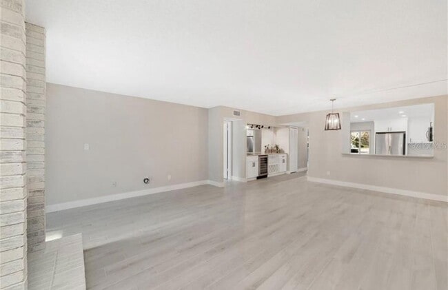 Building Photo - 13 Escondido Cir
