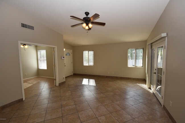 Building Photo - 2851 E Paseo La Tierra Buena