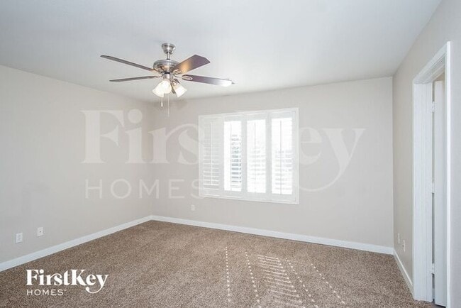 Building Photo - 1605 Silver Knoll Ave