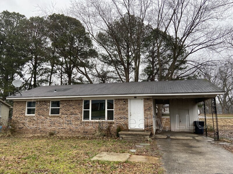 Primary Photo - 599 Circle Dr