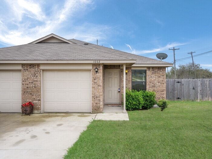 Primary Photo - Perfectly located Duplex in Georgetown!