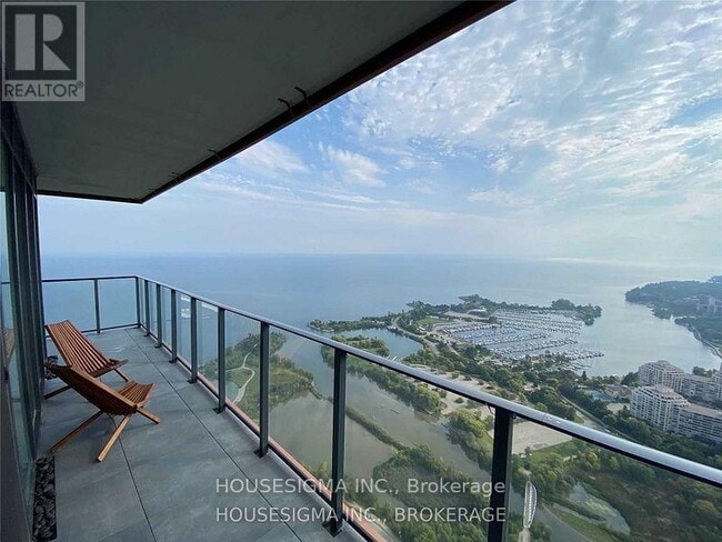 Building Photo - 5707-5730 SHORE BREEZE Dr
