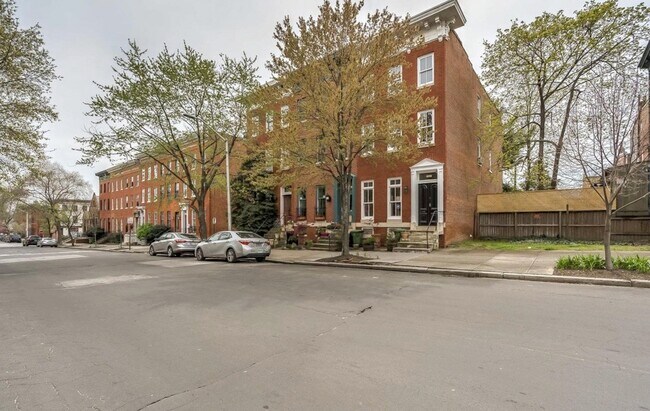 Building Photo - 1421 Hollins St