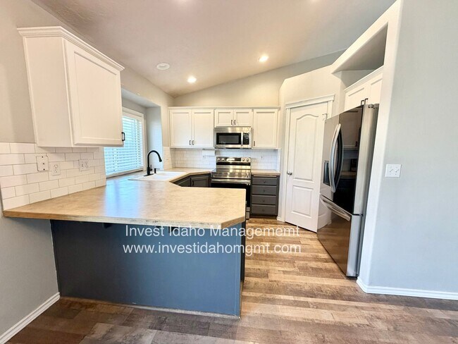 Building Photo - 18146 Lantana Ave