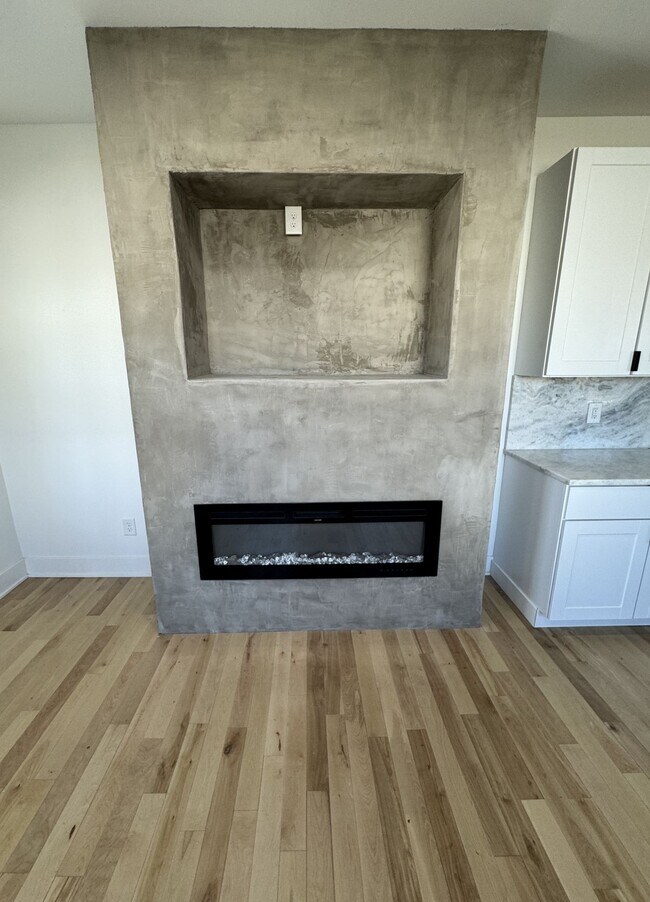 Building Photo - 2 Bedroom - Weiland Park