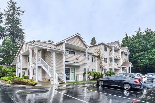 Foto del edificio - 2BR/2BA Everett Condo: Fresh Updates + Gated Access!