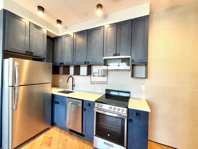 Building Photo - Stunning 3 Bed 3 Bath | Grand Street, Will...