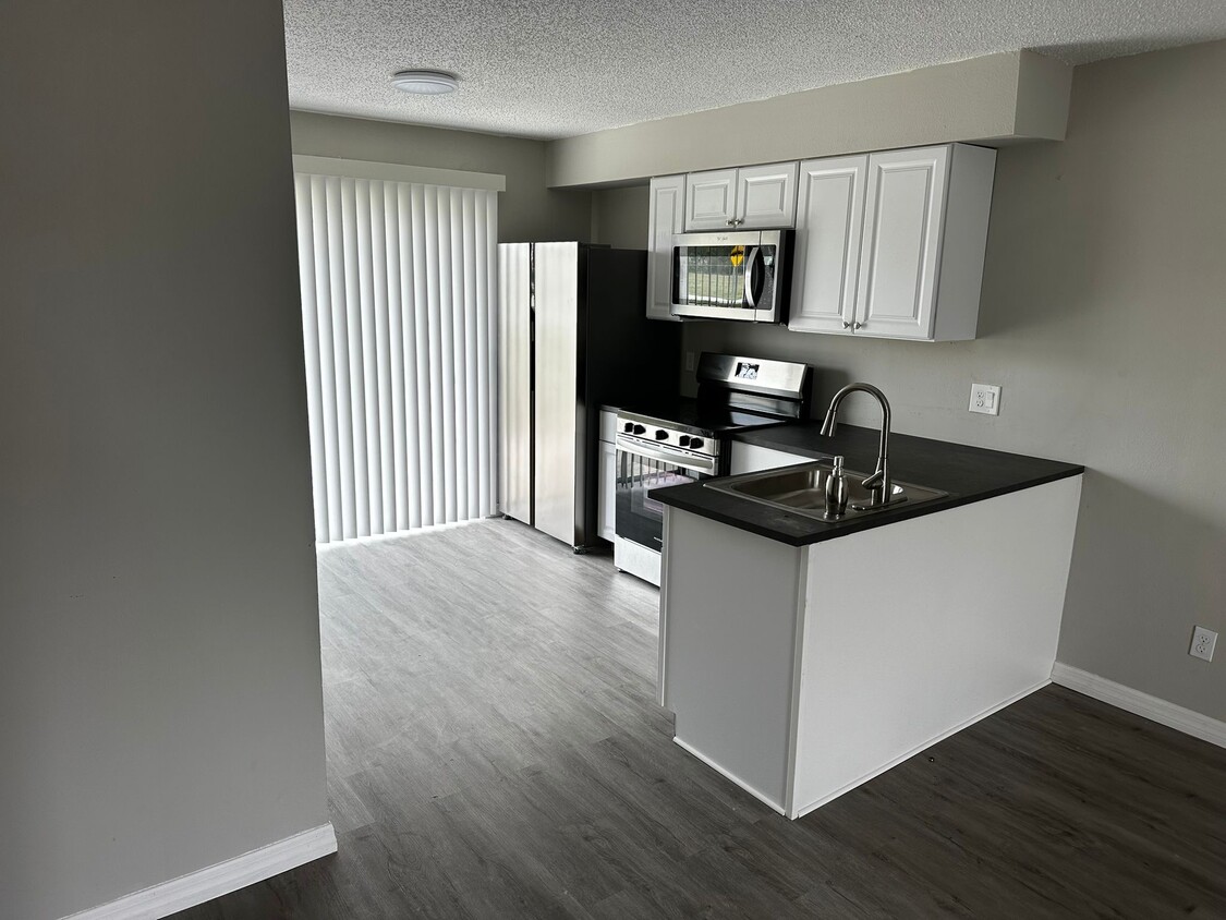 Primary Photo - 1126-1128 SE 6th Ave