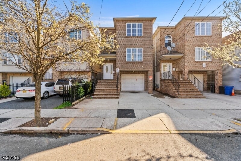Foto principal - 427 Fulton St