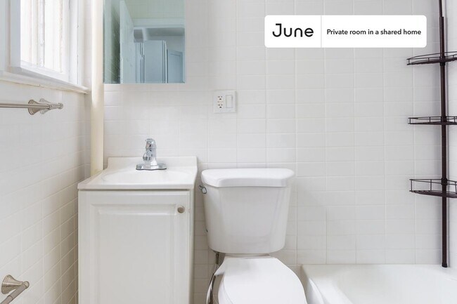 Foto del edificio - Room in Shared 4 bed/1 bath home