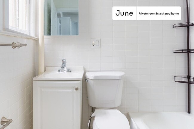 Building Photo - Room in Shared 4 bed/1 bath home