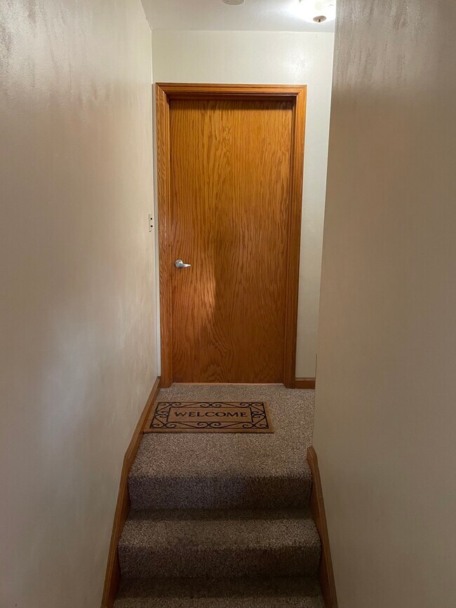 Entry - 6629 W Lincoln Ave