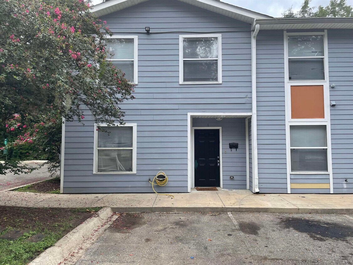 Foto principal - 2405 Jackson Bluff Rd