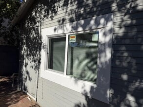 Building Photo - 322 E Vogel Ave