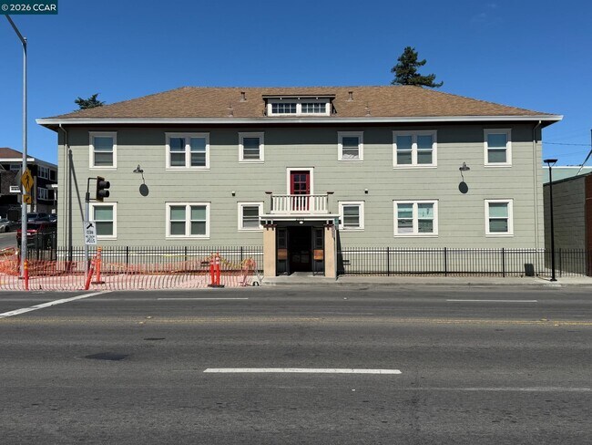 Foto del edificio - 2303 Sonoma Blvd
