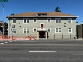 Building Photo - 2303 Sonoma Blvd