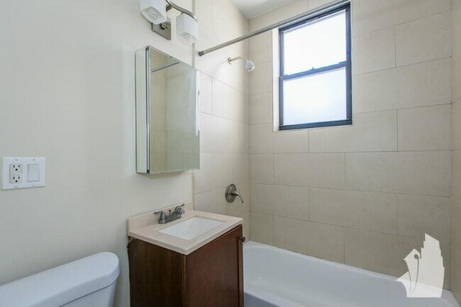 Foto del edificio - 1 bedroom in Chicago IL 60613