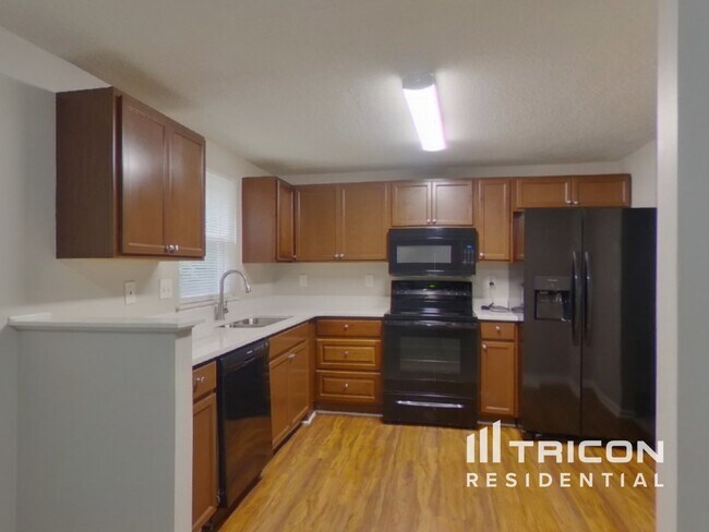 Building Photo - 2305 Valleyview Dr