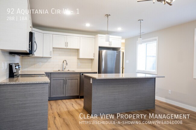 Photo du bâtiment - Beautiful 2 bedroom, 1 bathroom suite very close to the University!