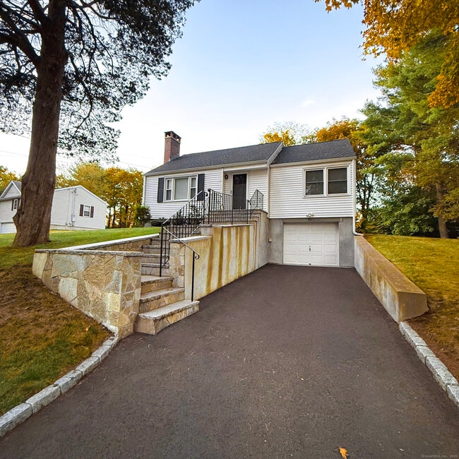 Building Photo - 90 Cedar Ln