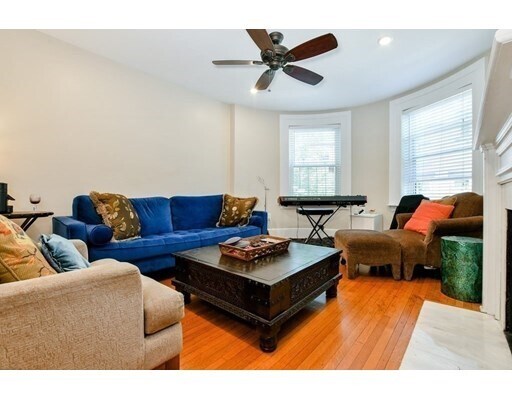Building Photo - 128 Hemenway St