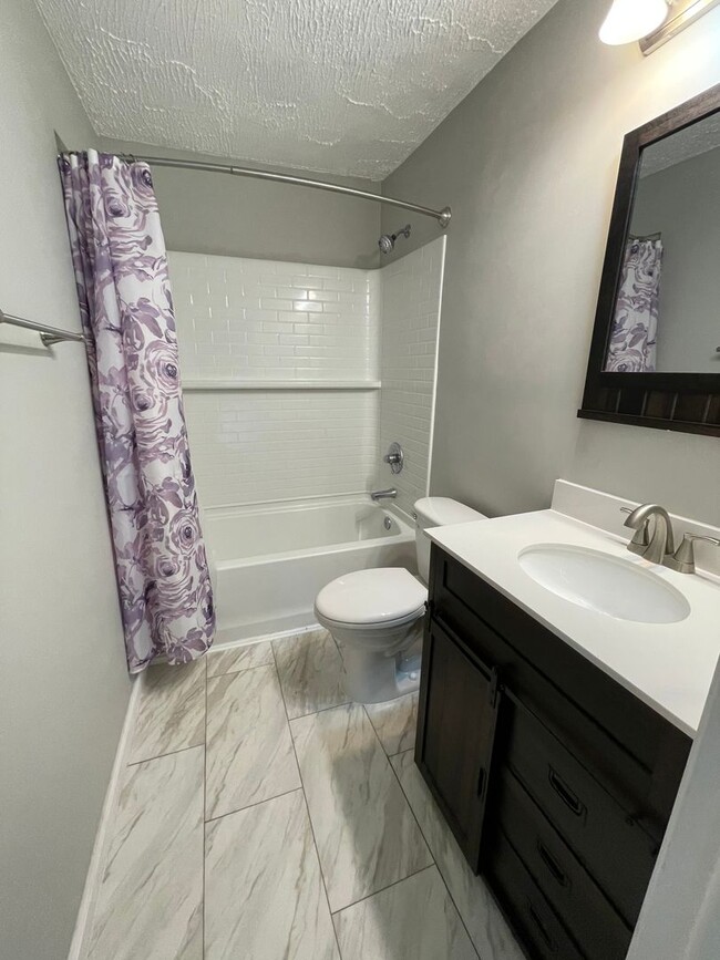 Foto del edificio - 4 Bedroom Home Near Downtown Goshen