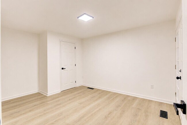 Building Photo - 3116 Domar St