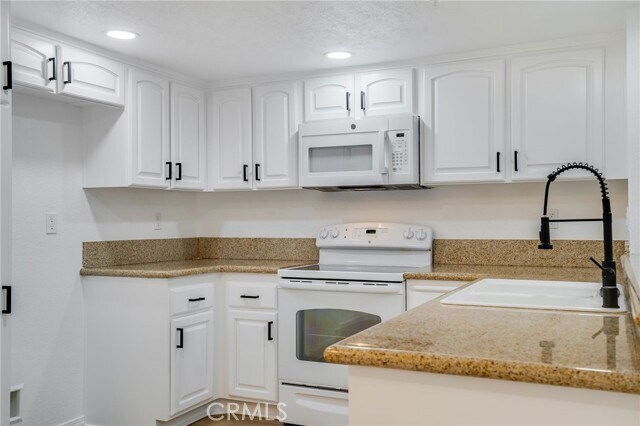 Foto del edificio - 147 N Mine Canyon Rd