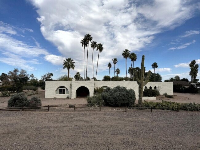 Foto del edificio - 6311 N 74th St