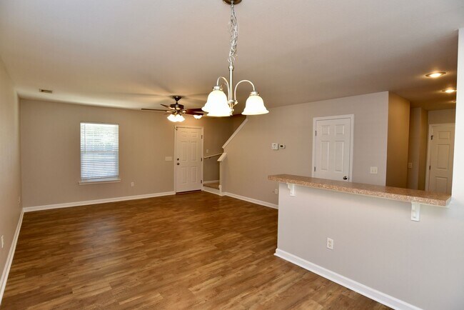 Foto del edificio - Three Bed, 2 1/2 Baths At The Highlands In...