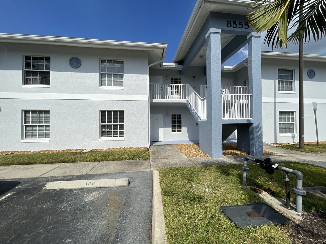 Foto principal - First Floor Two Bedroom Condo- Fort Myers