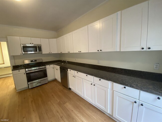Building Photo - 7 br, 2 bath House - 536 Elm St 536 Elm