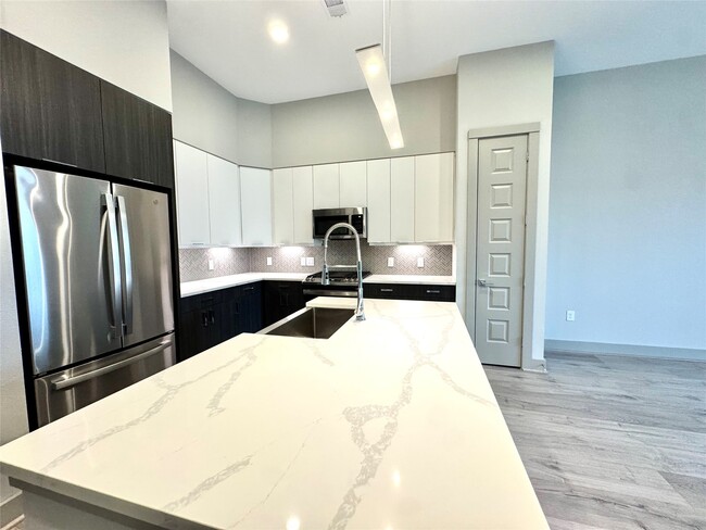 Foto del edificio - 401 W 25th St