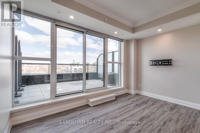 Building Photo - 899 Queen St E