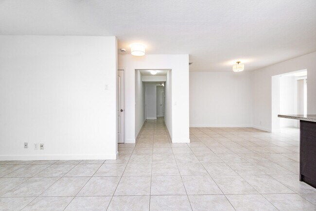 Foto del edificio - 121 SW 2nd Ave