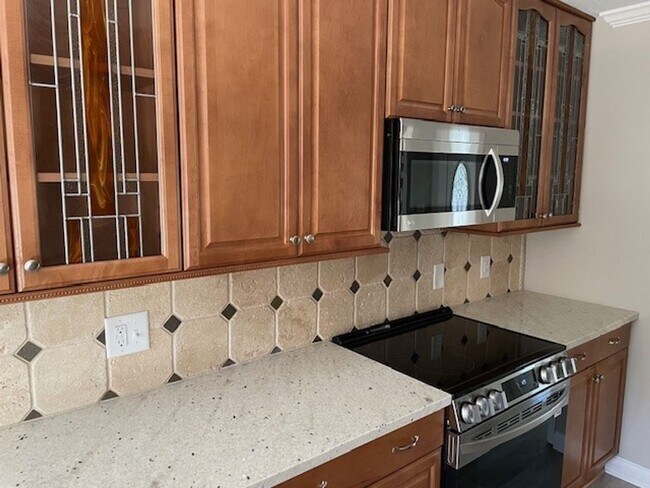 Foto del edificio - 104 Laurel Court - RECENTLY RENOVATED! All...