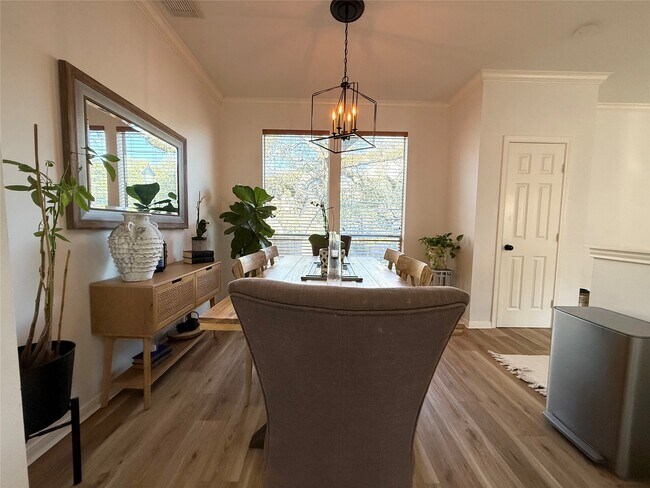 Foto del edificio - 1702 Tuam St