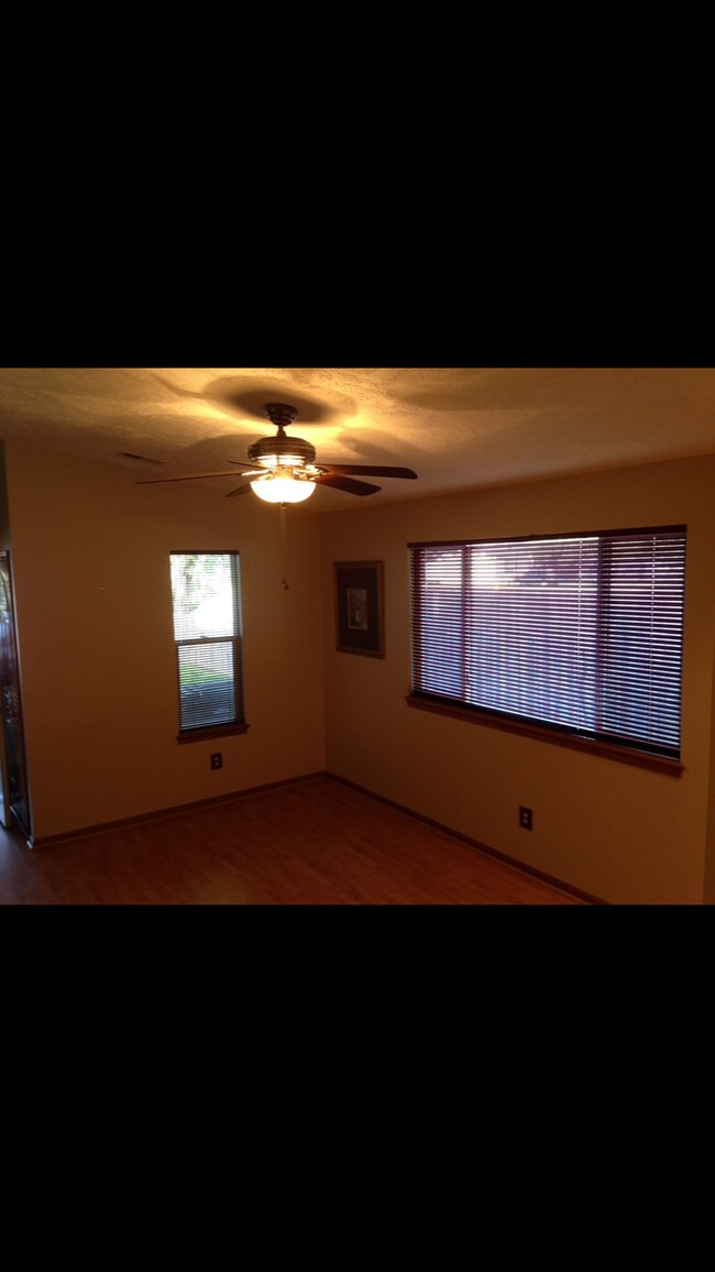 Foto del edificio - 715 Willis Ave