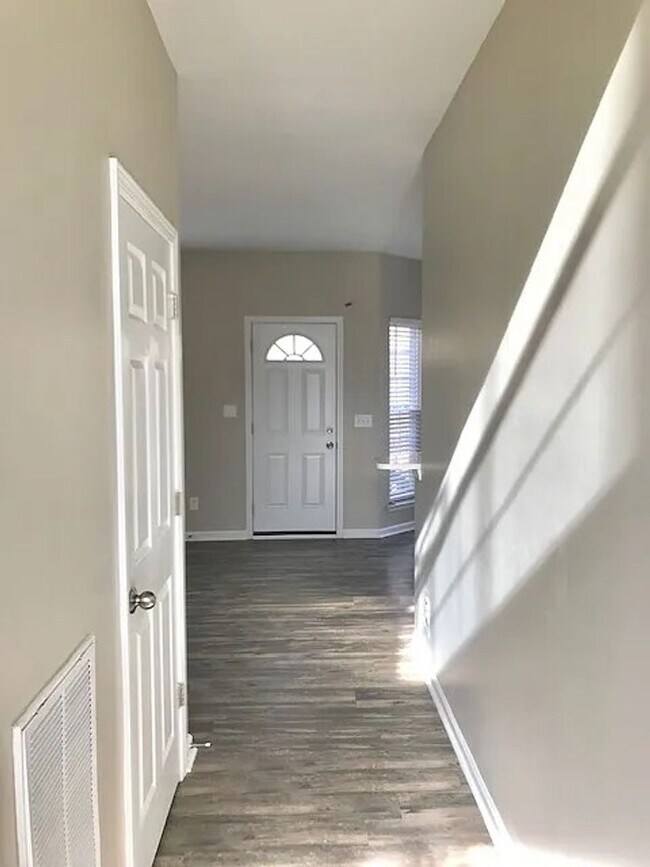 Foto del edificio - MUST SEE this Gorgeous 5 Beds 3 Bath home ...