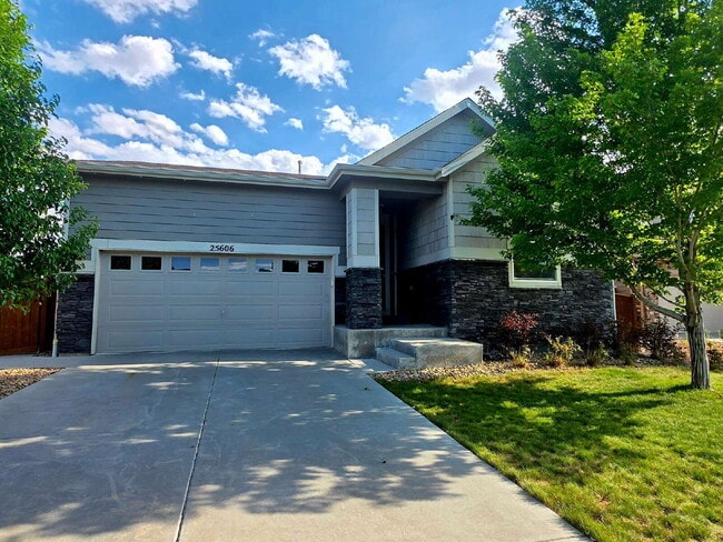 Updated 3-Bedroom Ranch in the Traditions Neighborhood – Move-In Incentives Available - Updated 3-Bedroom Ranch in the Traditions Neighborhood – Move-In Incentives Available Apartment