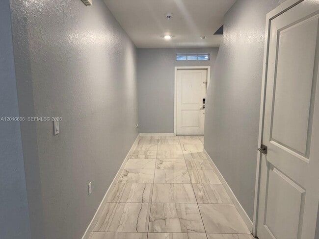 Foto del edificio - 462 NE 6th Pl