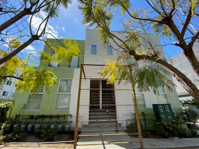 Foto del edificio - 309 S. Berendo Avenue,