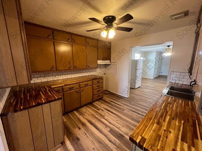 Foto del edificio - Beautiful Newly Renovated 3 Bedroom 2 Bath...