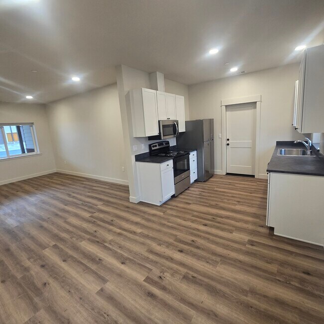 Foto del edificio - 6077 N Libby Rd