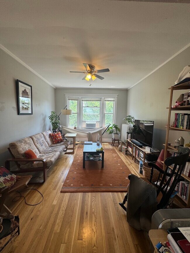 Building Photo - 3008 W Schubert Ave