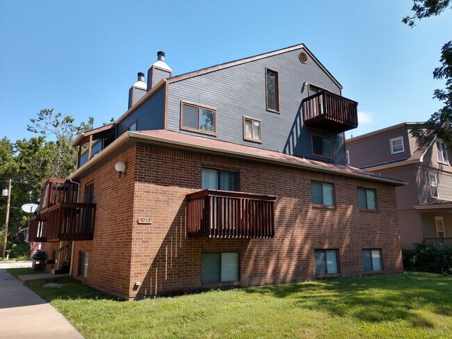 Foto del edificio - 4 Bedroom Apartment in Central MHK - Near Aggieville!