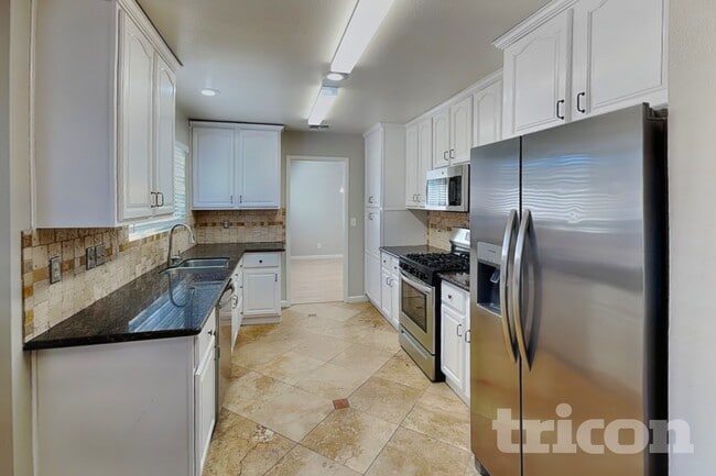 Building Photo - 3143 Regal Oak Dr