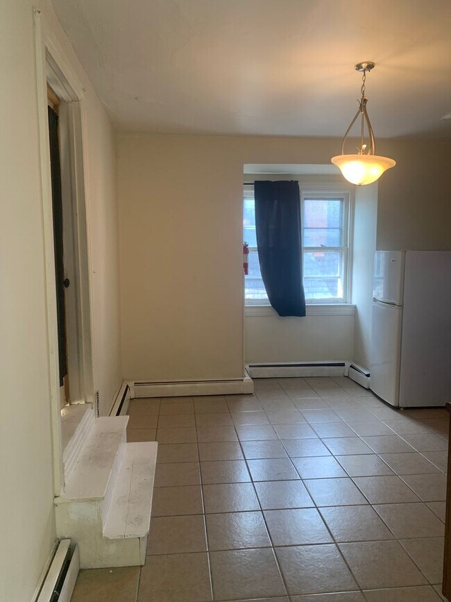 Foto del edificio - 3rd Floor 1 Bedroom Apartment-West End of ...