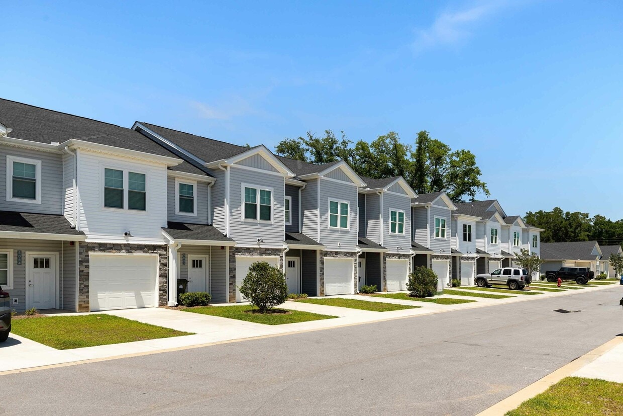 Primary Photo - Arena Villas at Blue Angel