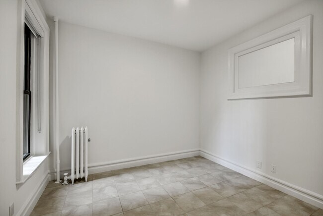 Building Photo - 519 5th St